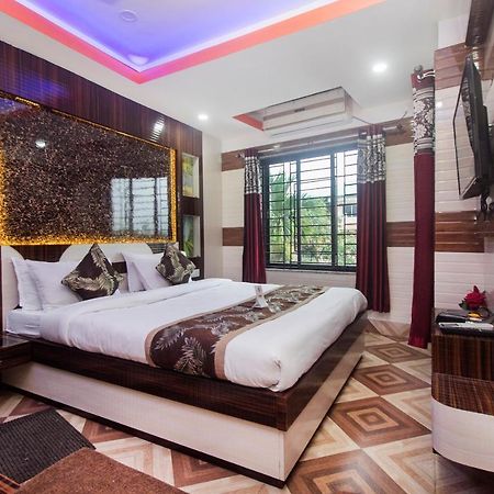Oyo 16064 Tirupati Lodge Siliguri Exteriör bild