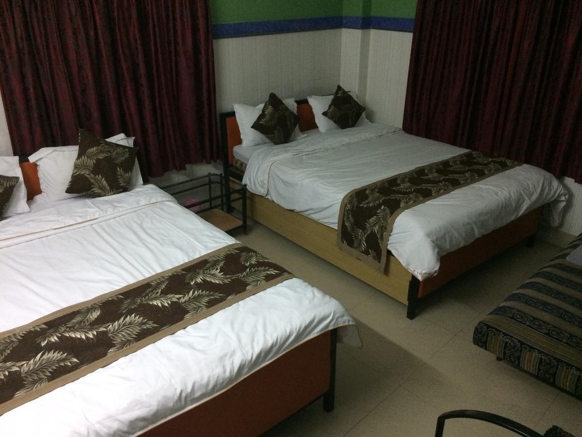 Oyo 16064 Tirupati Lodge Siliguri Exteriör bild
