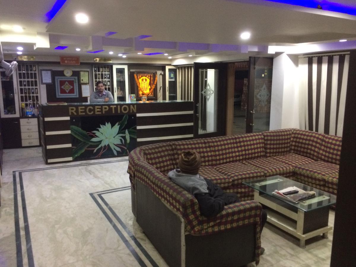 Oyo 16064 Tirupati Lodge Siliguri Exteriör bild