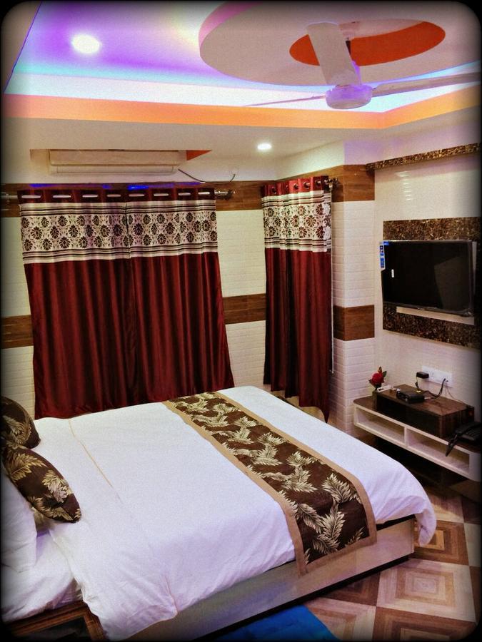 Oyo 16064 Tirupati Lodge Siliguri Exteriör bild