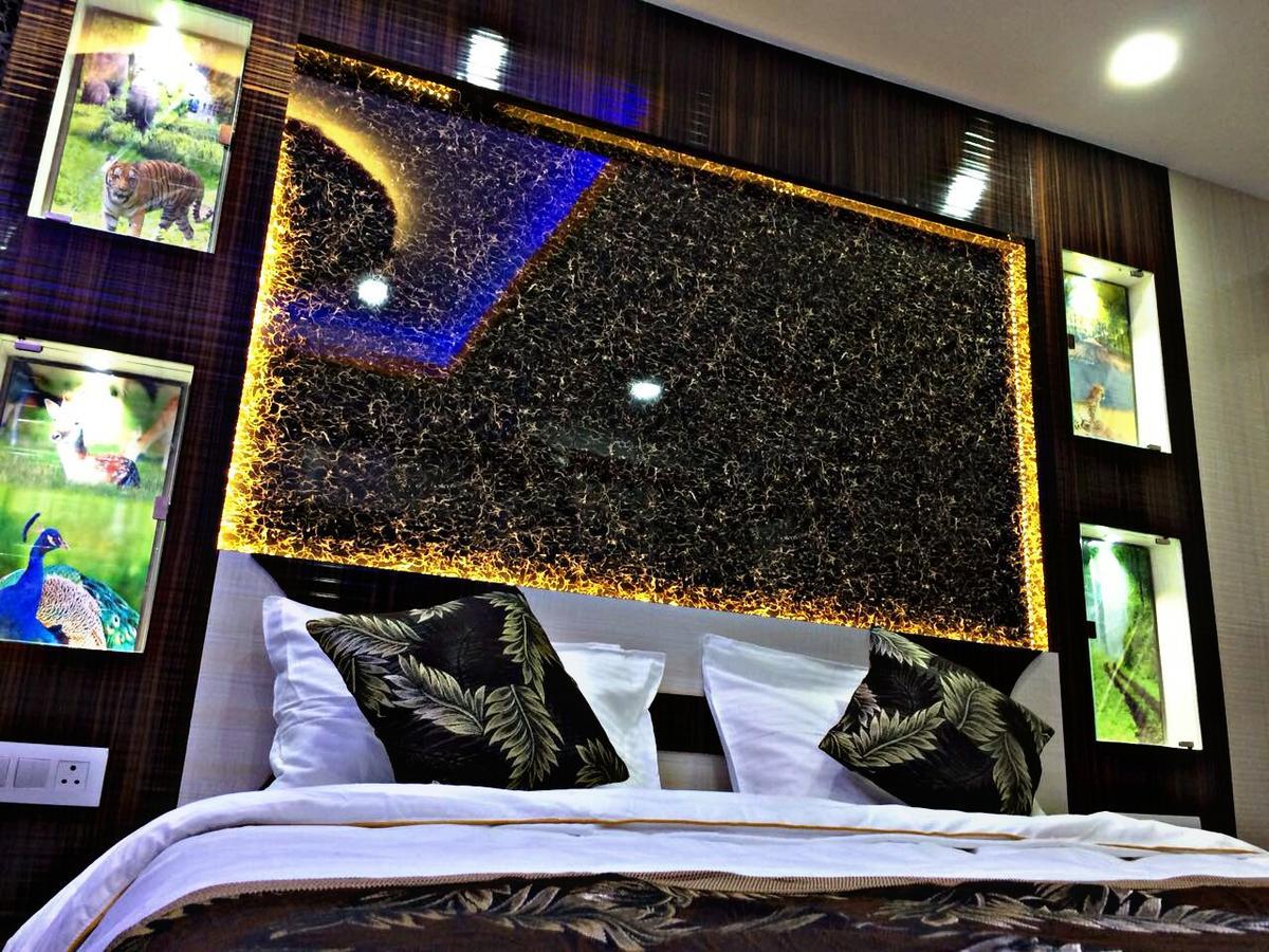 Oyo 16064 Tirupati Lodge Siliguri Exteriör bild