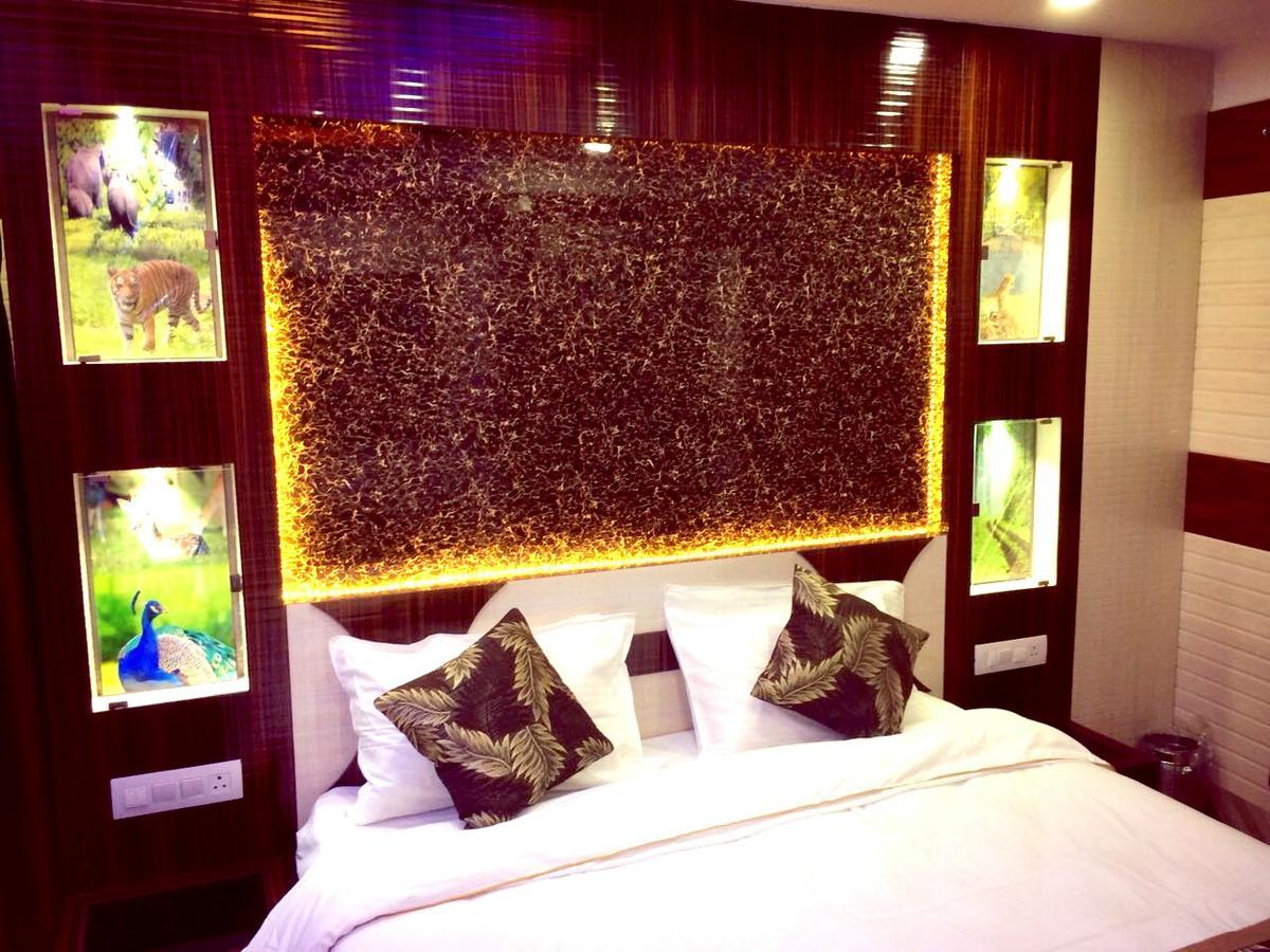Oyo 16064 Tirupati Lodge Siliguri Exteriör bild